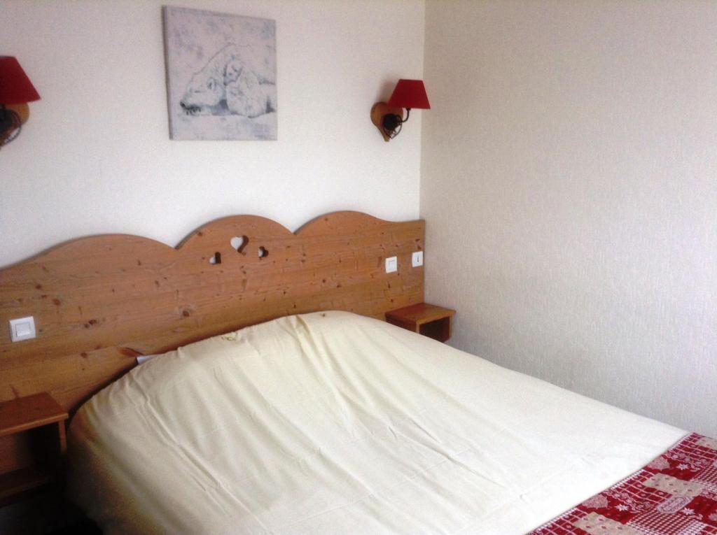 Postel nebo postele na pokoji v ubytování Logis Le Pont de Champ