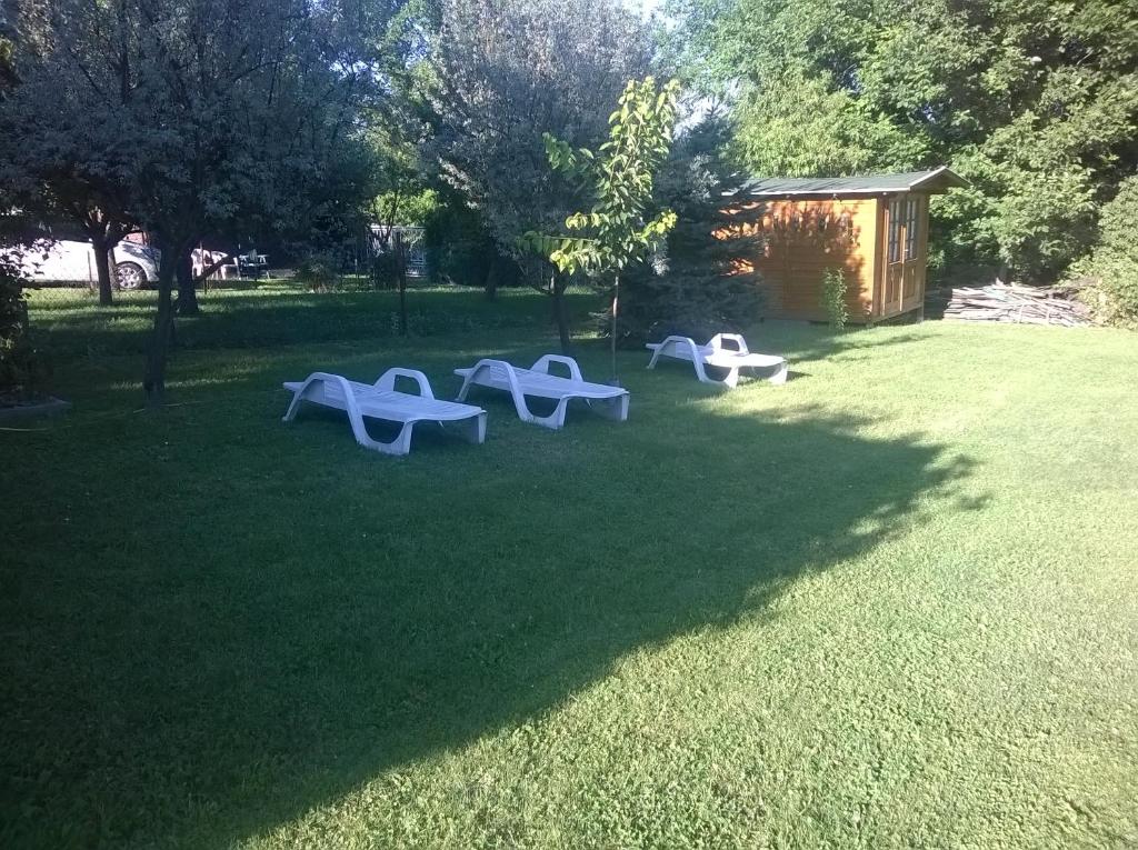 Vonkajšia záhrada v ubytovaní Apartman Németh