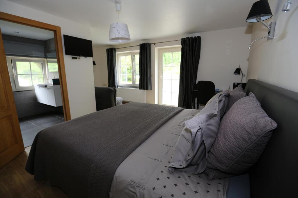Postel nebo postele na pokoji v ubytování B&B Le Bois de Champia