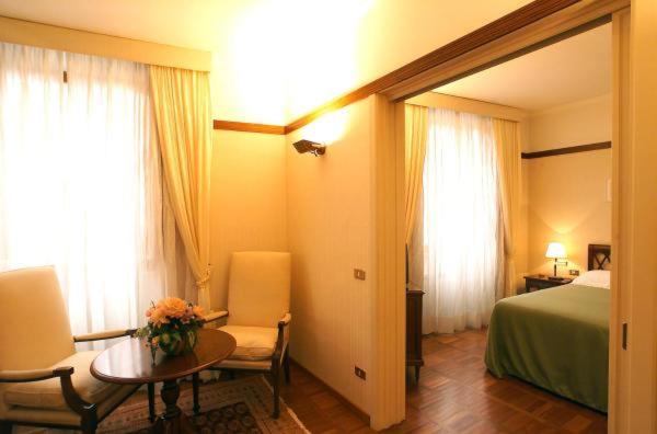 Łóżko lub łóżka w pokoju w obiekcie Hotel&Ristorante Miramonti Palazzo Storico