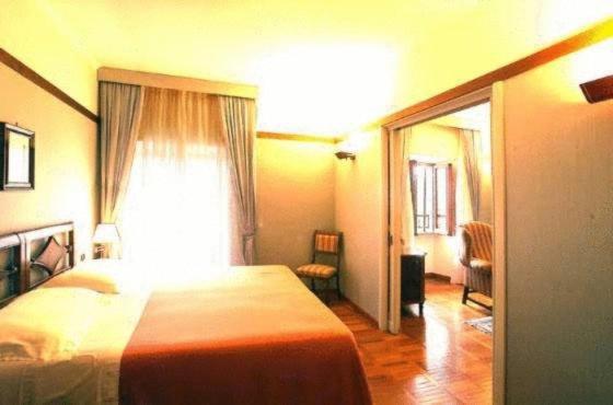Łóżko lub łóżka w pokoju w obiekcie Hotel&Ristorante Miramonti Palazzo Storico