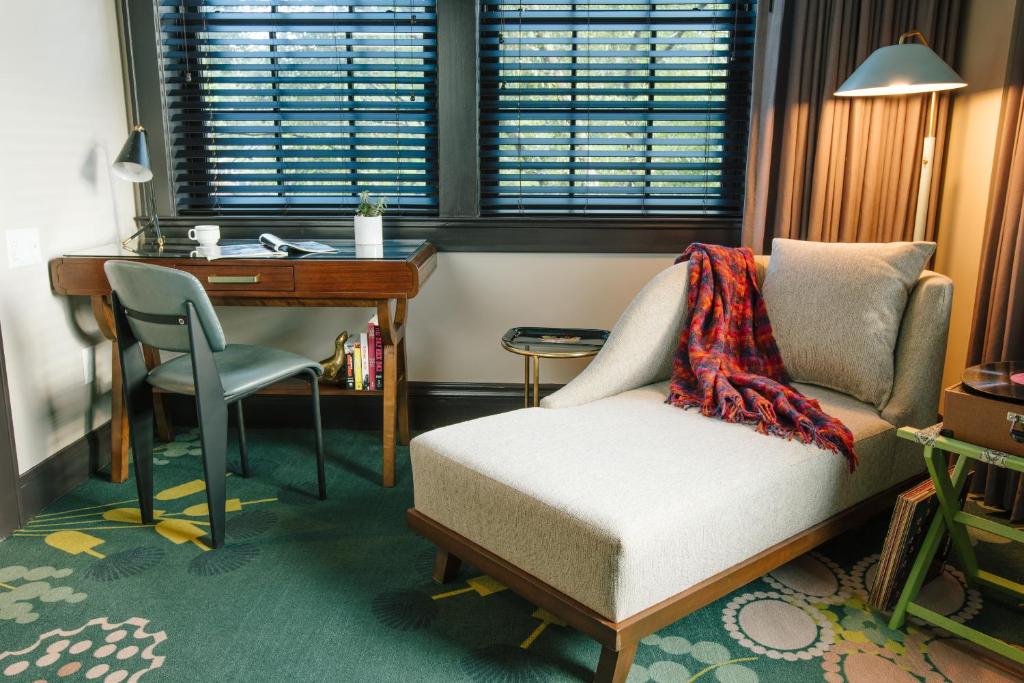 Hotel Clermont Atlanta, by Oliver photo