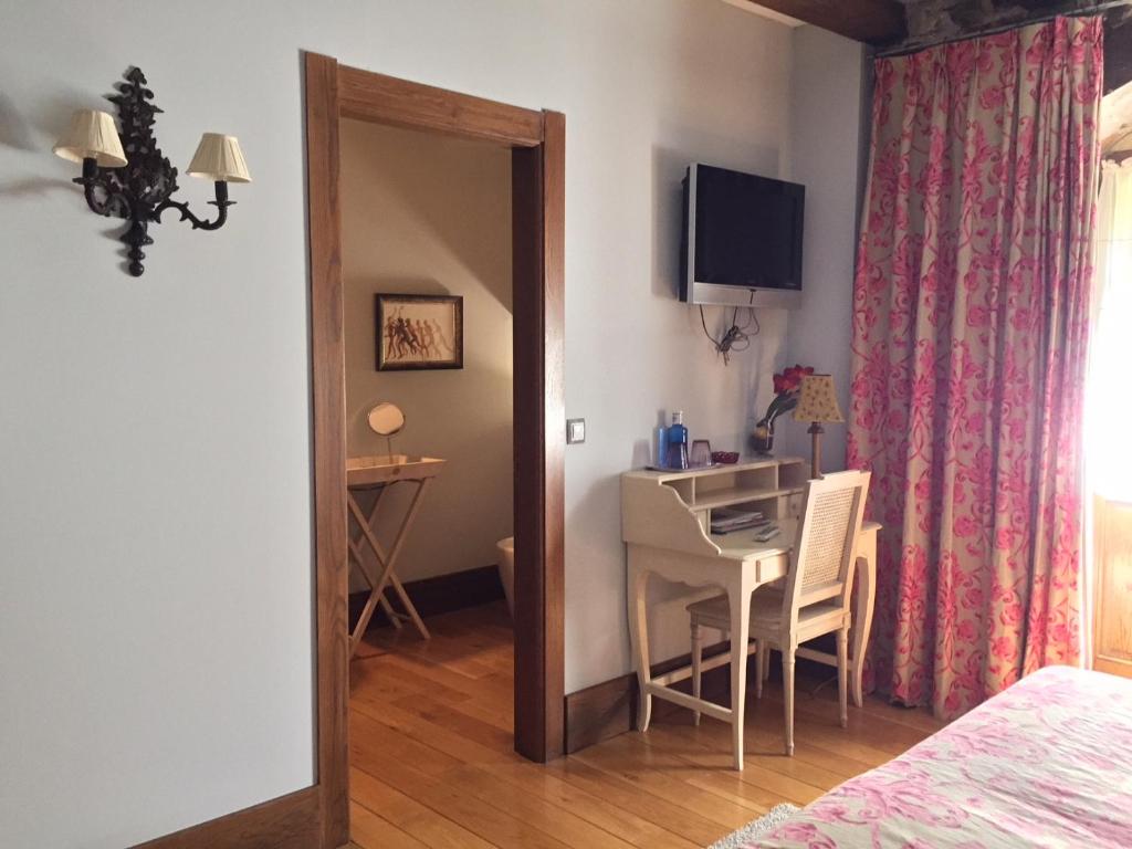 TV a/nebo společenská místnost v ubytování Posada Real Torre Berrueza
