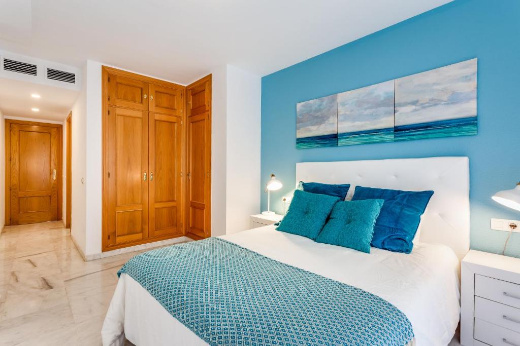 Postel nebo postele na pokoji v ubytování Soho Riverside Suite Málaga