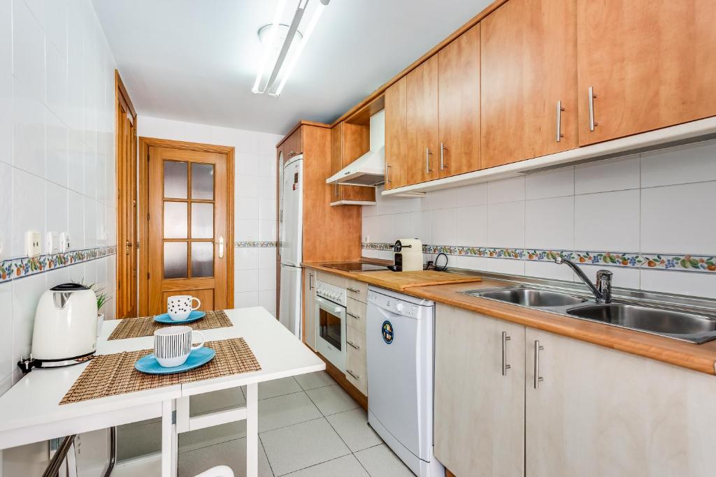 Kuchyň nebo kuchyňský kout v ubytování Soho Riverside Suite Málaga