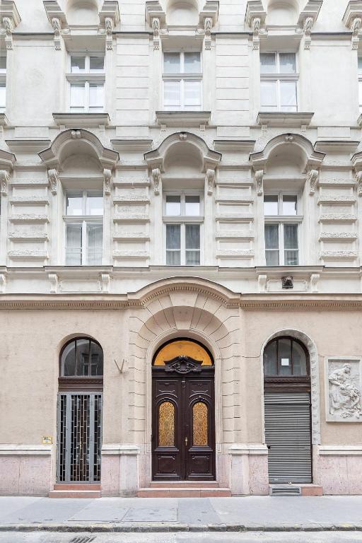Exteriér alebo vchod do ubytovania Erkel Boutique Apartment–Chic flat by Market Hall