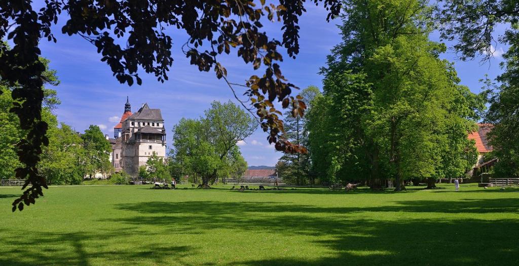 Ogród w obiekcie CASTLE AREA BLATNÁ