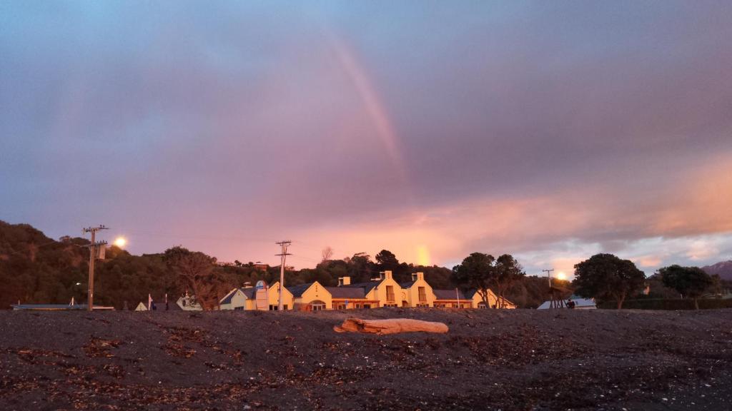 The Anchor Inn Beachfront Motel - Resim 15