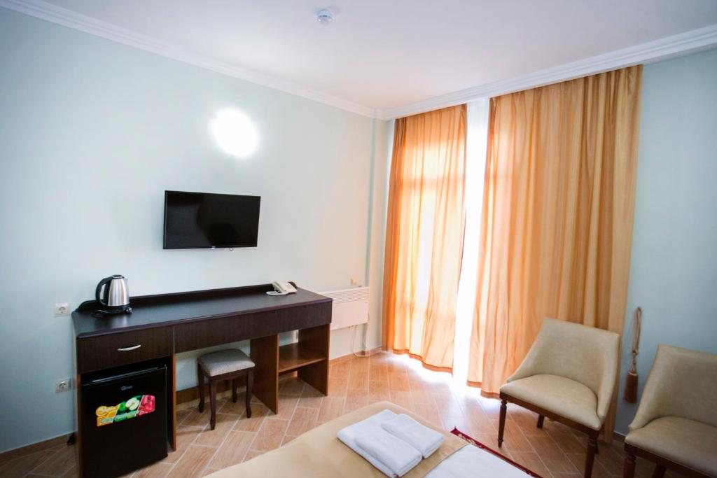 TV a/nebo společenská místnost v ubytování Hotel ACRA