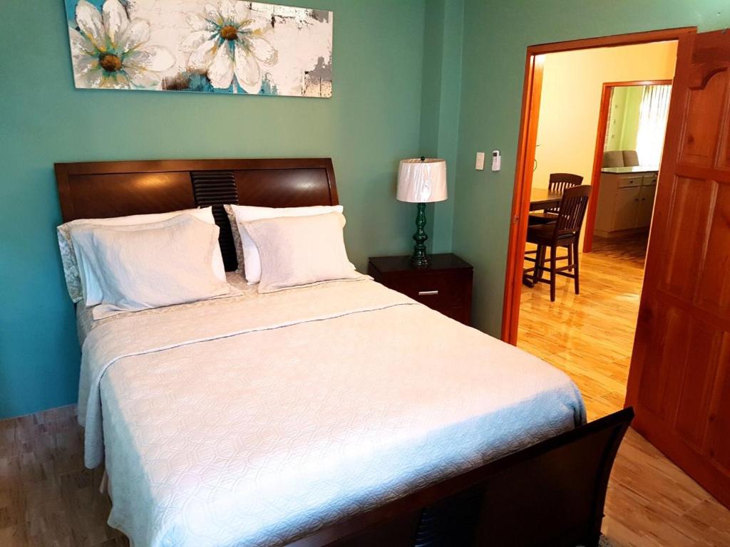 Postel nebo postele na pokoji v ubytování Paradise Place Apartments