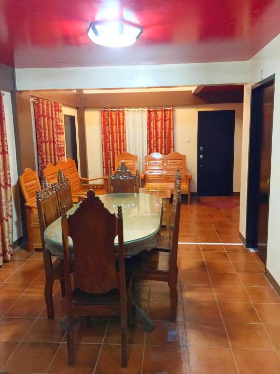 Fotografie z fotogalerie ubytování Fully AC 3BR House for 8pax near Airport and SM with 100mbps Wifi v destinaci Puerto Princesa