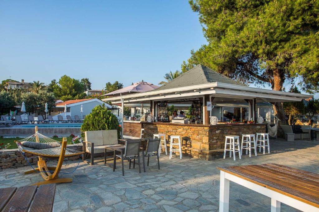 A restaurant or other place to eat at Coral Blue Beach Hotel Gerakini