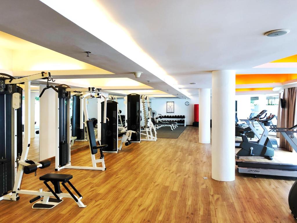 Fitness centrum a/nebo fitness zařízení v ubytování The Palace Hotel Kota Kinabalu