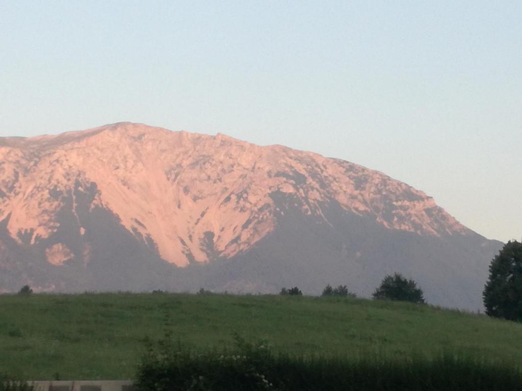 Výhľad na hory alebo výhľad na hory priamo z v penzióne/hostinci