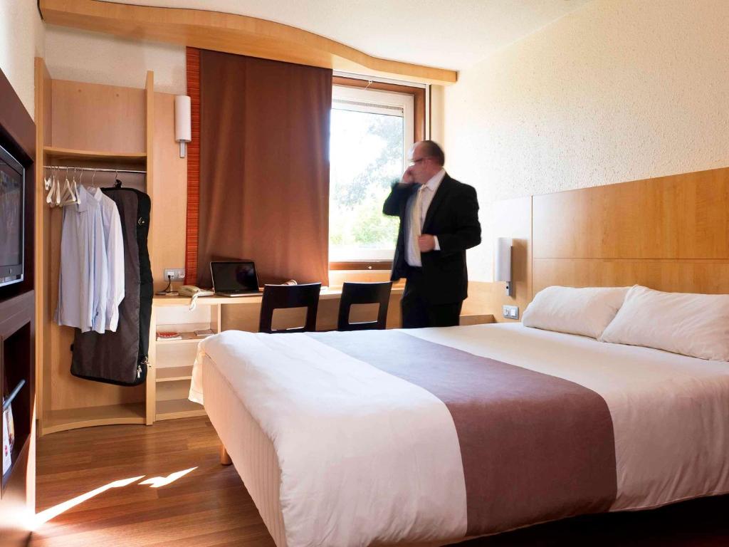 Postel nebo postele na pokoji v ubytování ibis Hotel Brussels Expo Atomium