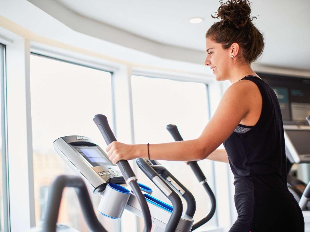 Fitness centrum a/nebo fitness zařízení v ubytování Novotel Manchester Centre