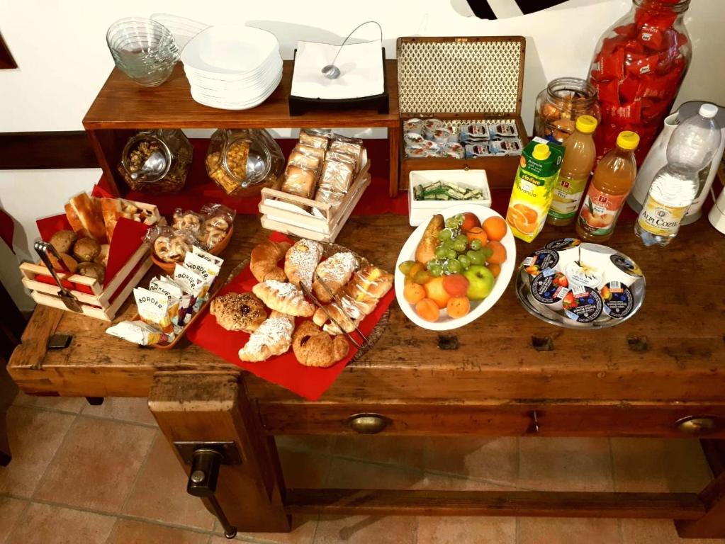 Jedlo v ubytovaní bed & breakfast alebo blízkom okolí