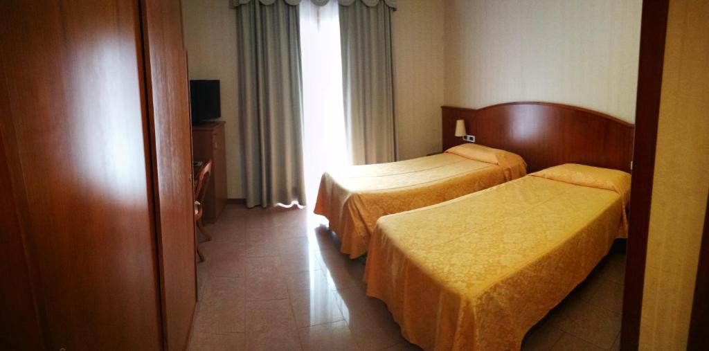 Postel nebo postele na pokoji v ubytování Hotel Willy