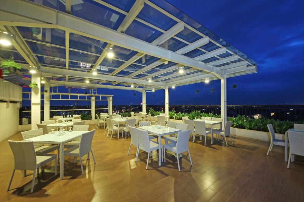 Restaurace v ubytování HARRIS Hotel & Convention Festival Citylink Bandung