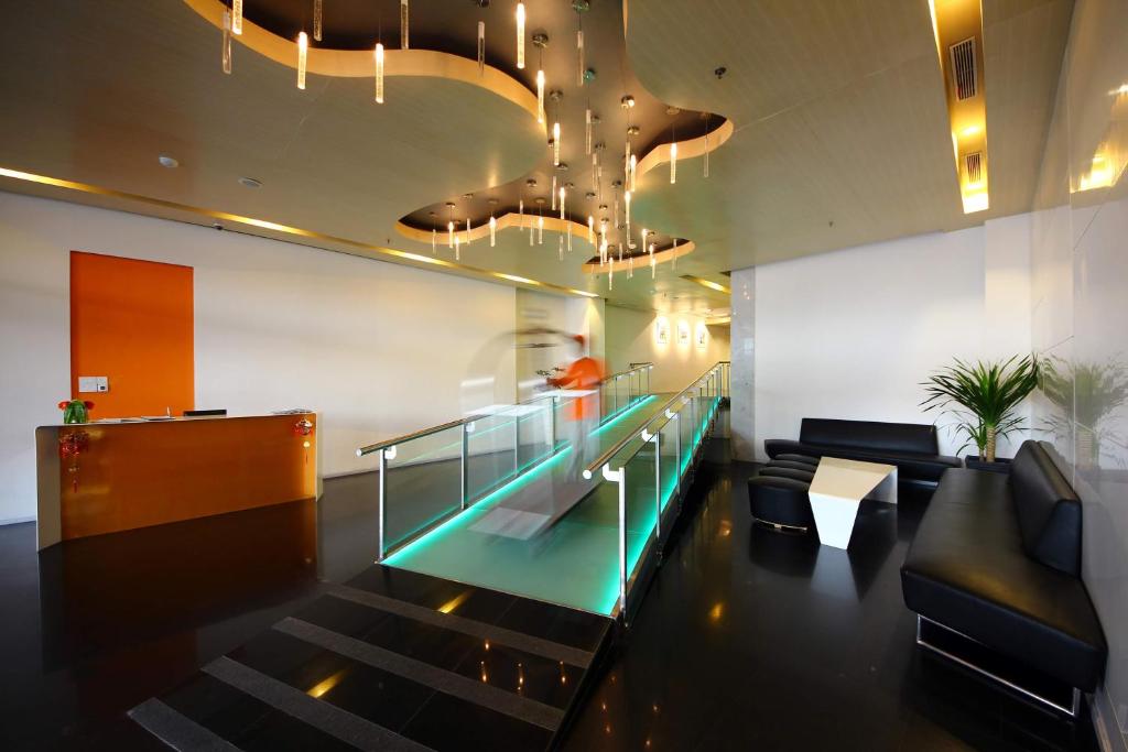 Bazén v ubytování HARRIS Hotel & Convention Festival Citylink Bandung nebo v jeho okolí