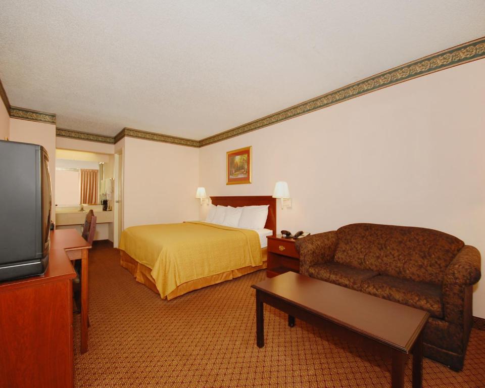 Quality Inn Gaffney I-85 - King Room - Fumo