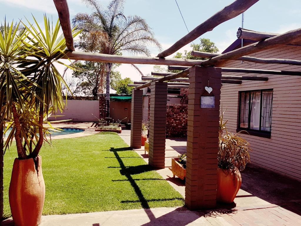 Mckala Guesthouse - Housity