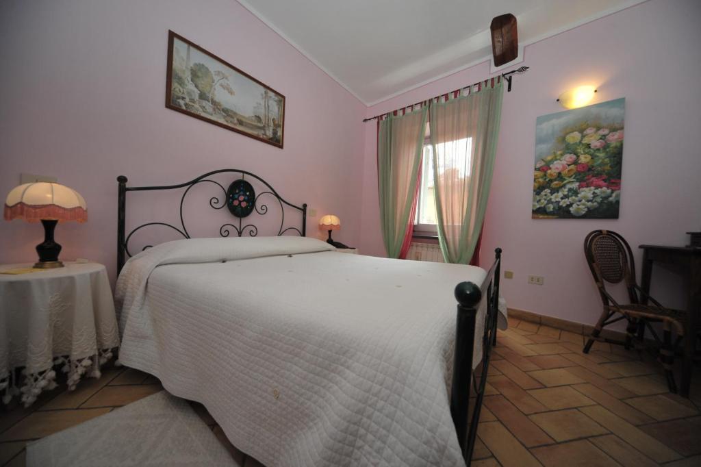 Łóżko lub łóżka w pokoju w obiekcie Romantica Pucci