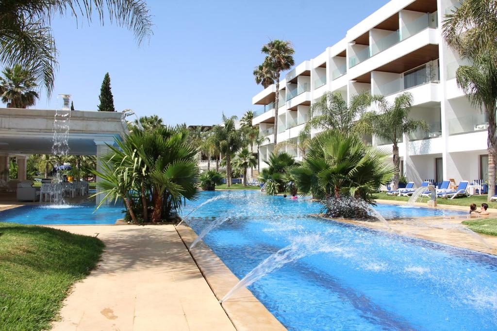 Bazén v ubytování Zaki Hotel nebo v jeho okolí