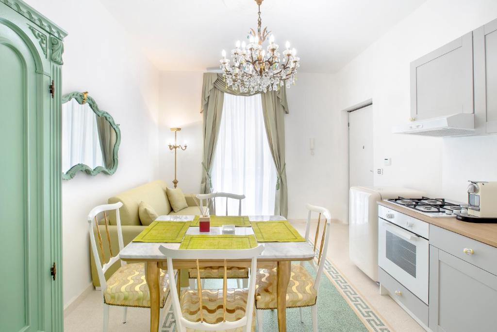 A kitchen or kitchenette at à Marchisa -Noto-