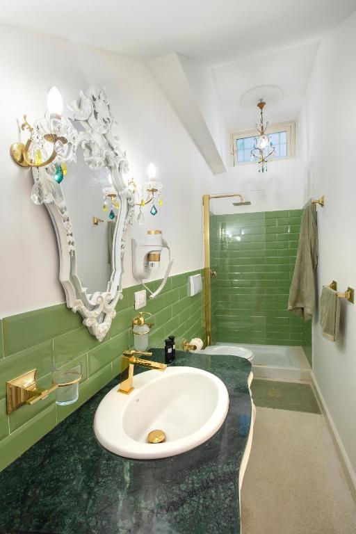 A bathroom at à Marchisa -Noto-