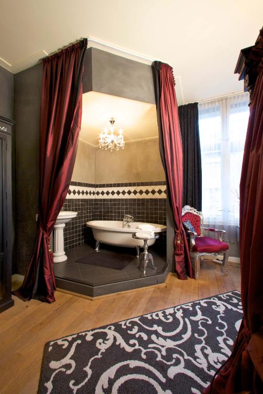 Huis van Bewaring - Portier Kamer - Gedeeld Toilet Op De Gang