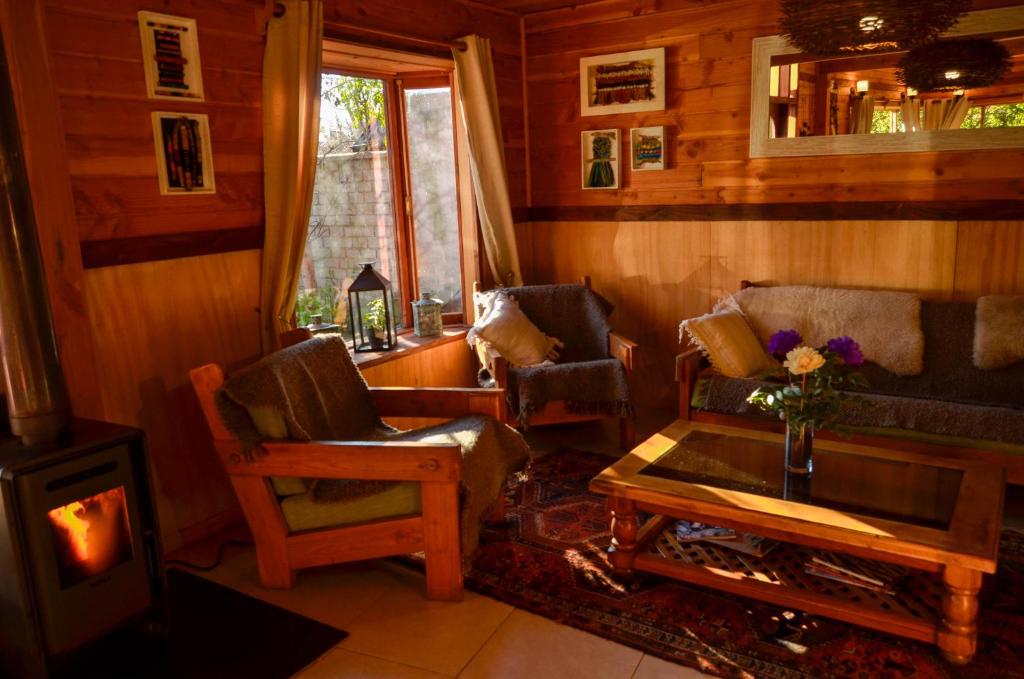Posezení v ubytování Hostal Pucon Sur