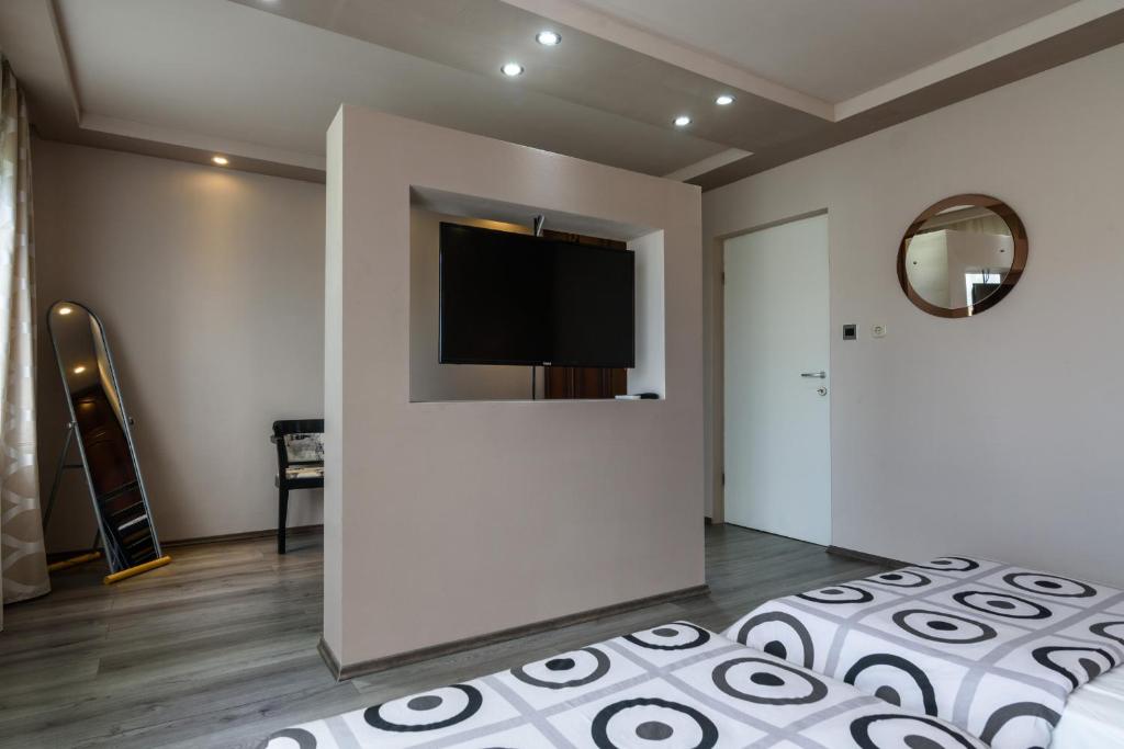 Televízia a/alebo spoločenská miestnosť v ubytovaní Apartments Lara - Split Croatia