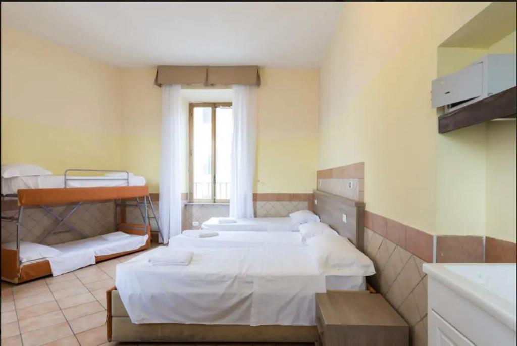 Alex Romano - Quintuple Room With Private Bathroom