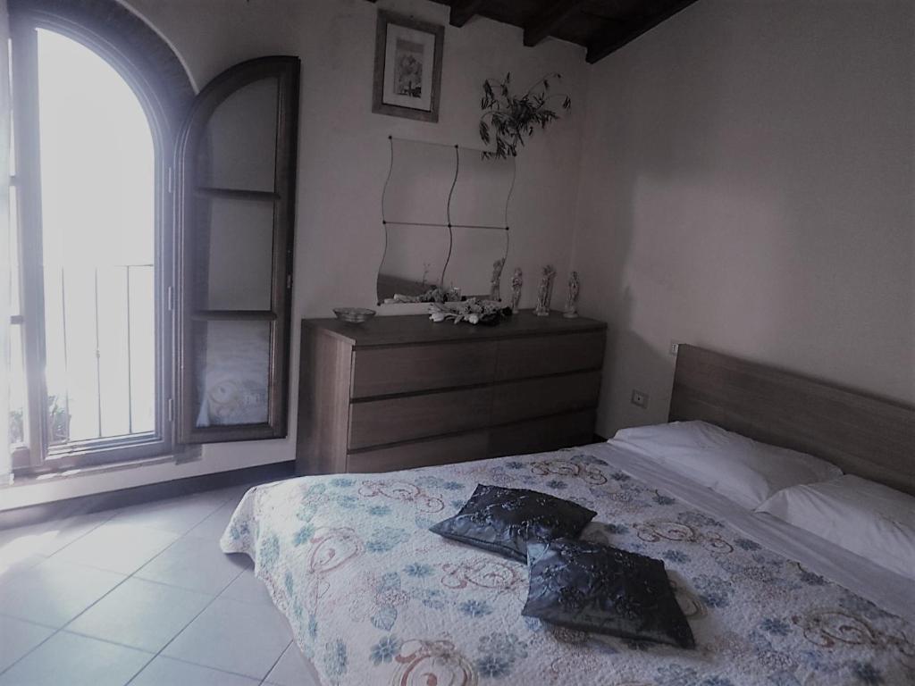 A bed or beds in a room at La Tana Nel Castelvecchio