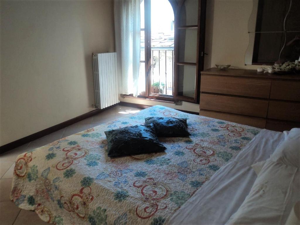 A bed or beds in a room at La Tana Nel Castelvecchio