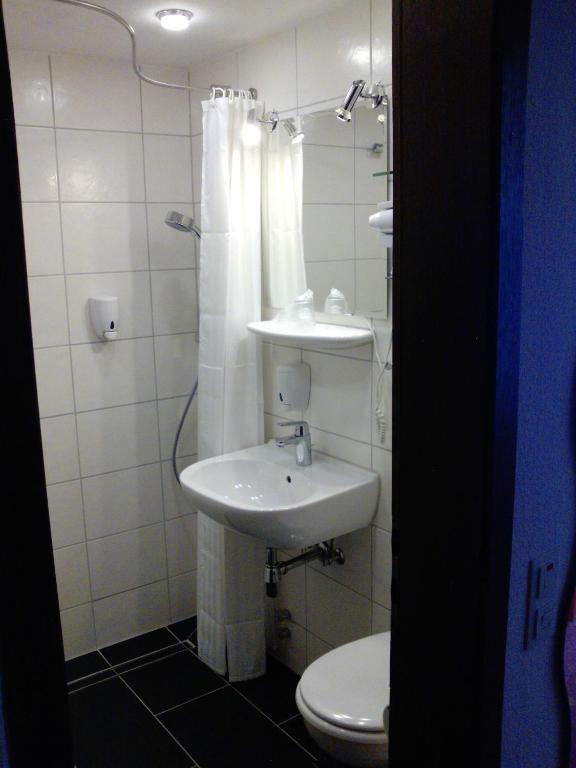 Koupelna v ubytování Hotel Garni am Bowenberg