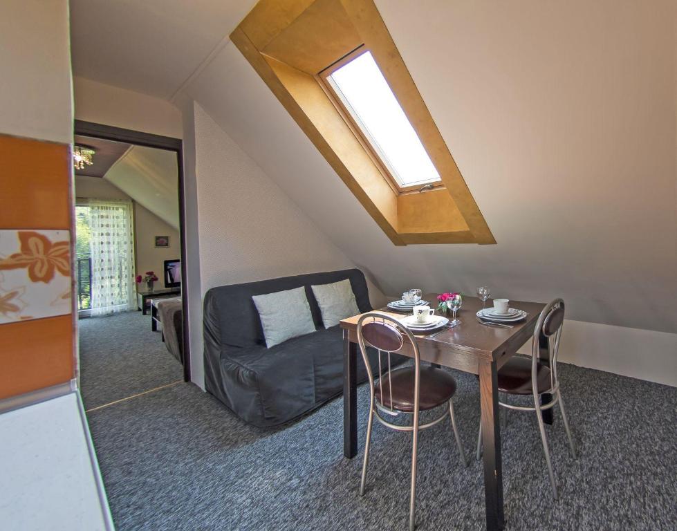 Posedenie v ubytovaní Apartamenty Grapa szum rzeki parking free
