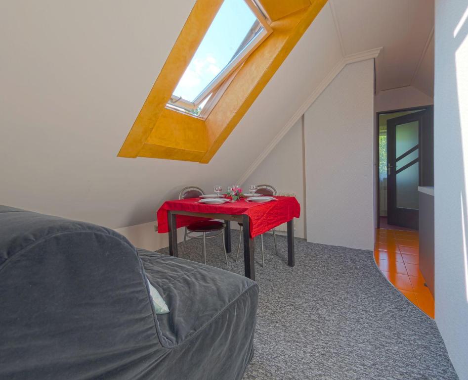 Posedenie v ubytovaní Apartamenty Grapa szum rzeki parking free