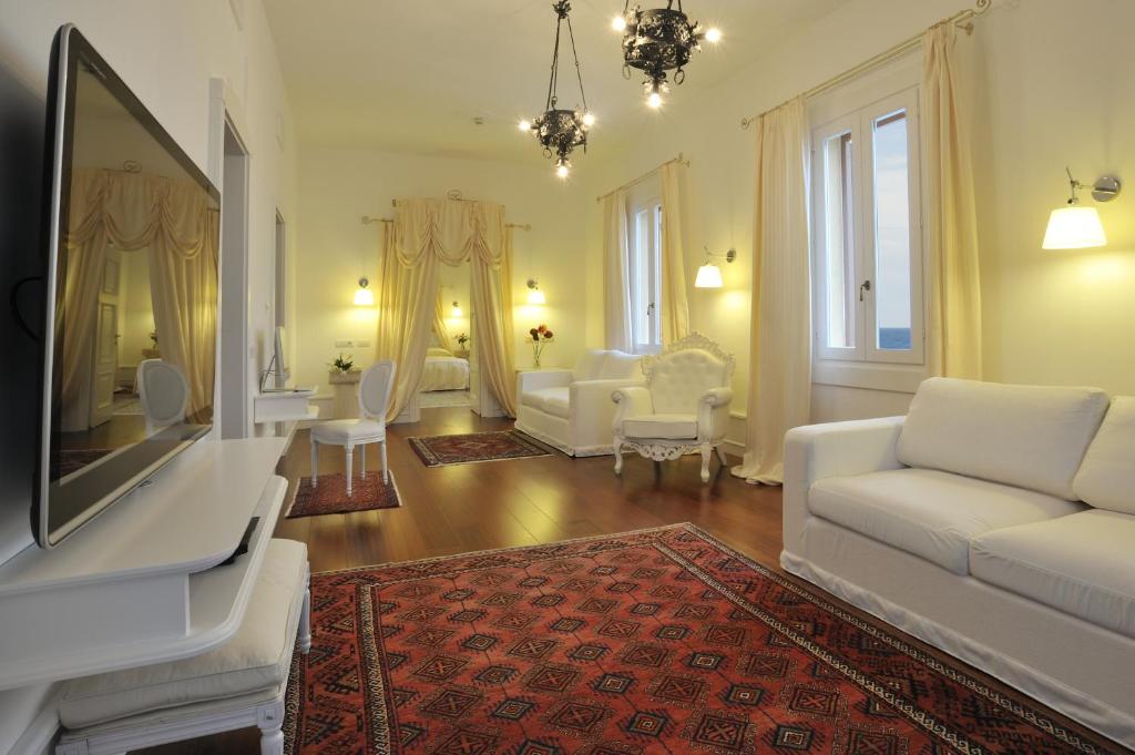 Posezení v ubytování Villa Las Tronas Hotel & SPA