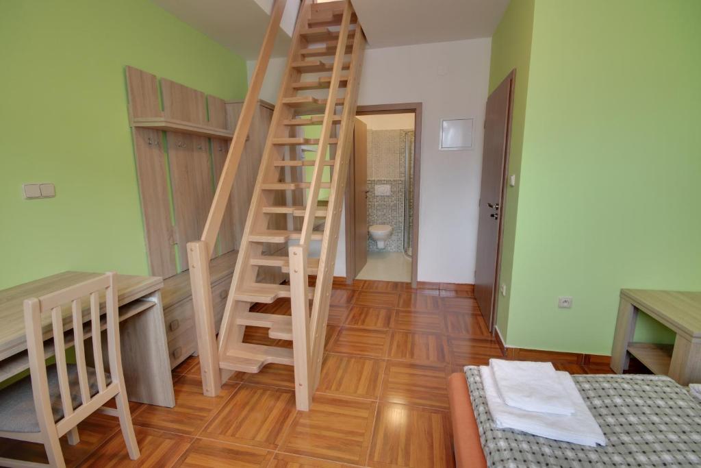 Łóżko lub łóżka w pokoju w obiekcie Guest House Pod Hájkem