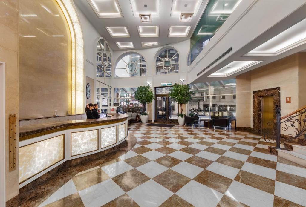 a lobby of a store with a checkered floor at Chuang-Tang Spring SPA Hotel - Deyang in Jiaoxi