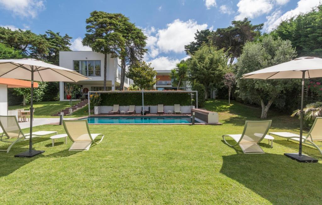 Bazén v ubytování Cascais Casa Laranja Guesthouse nebo v jeho okolí
