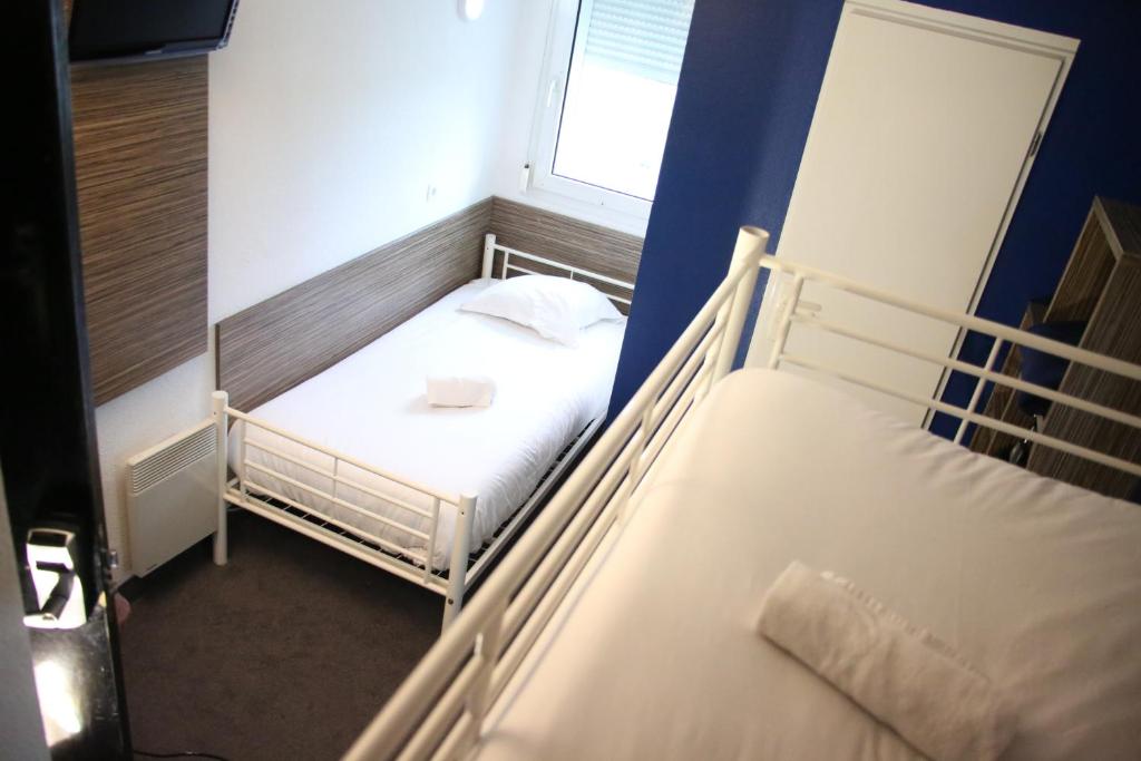 Postel nebo postele na pokoji v ubytování Fasthotel Lens Noyelles Godault