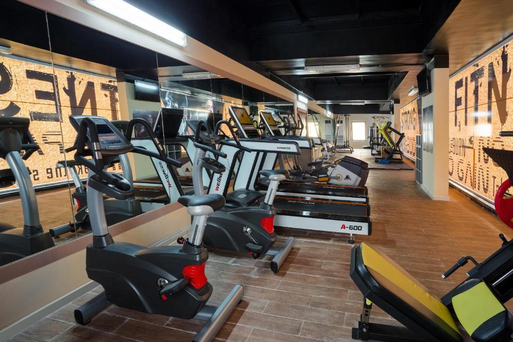 Fitness centrum a/nebo fitness zařízení v ubytování Warwick Hotel Jeddah