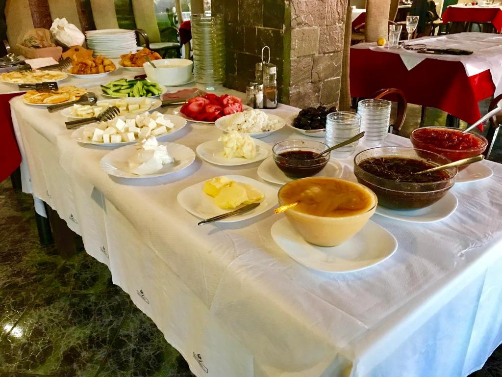 Comida en o cerca de este hotel