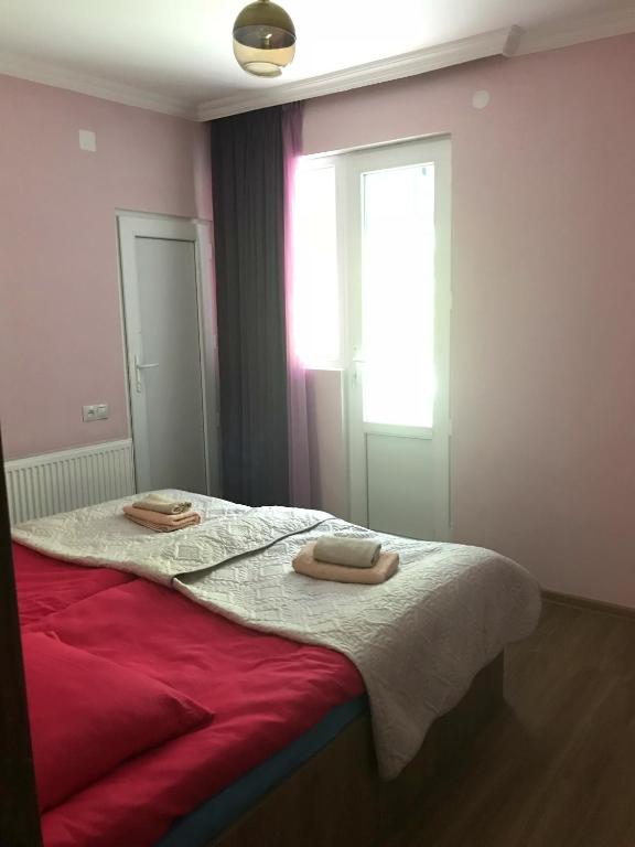 Postel nebo postele na pokoji v ubytování Riverside Kazbegi
