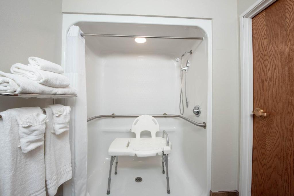 Microtel Inn & Suites by Wyndham Springfield photo