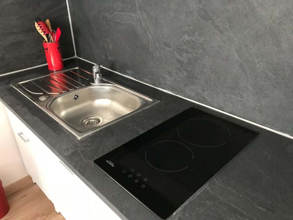 a kitchen counter with a sink and a counter top at Lumineux T2 Vieille ville 3 pers parking gratuit - by La Source d&#39;OrFée in Boulogne-sur-Mer