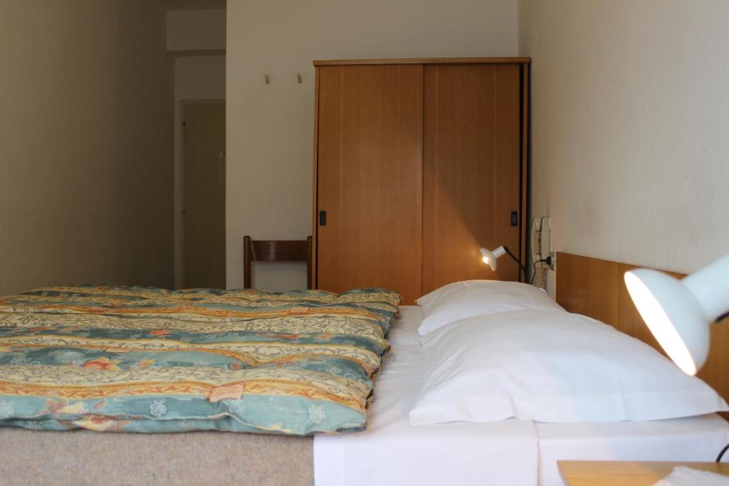 Postel nebo postele na pokoji v ubytování Garni Hirsch